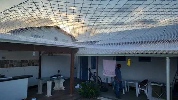 Tela de polietileno para gatos